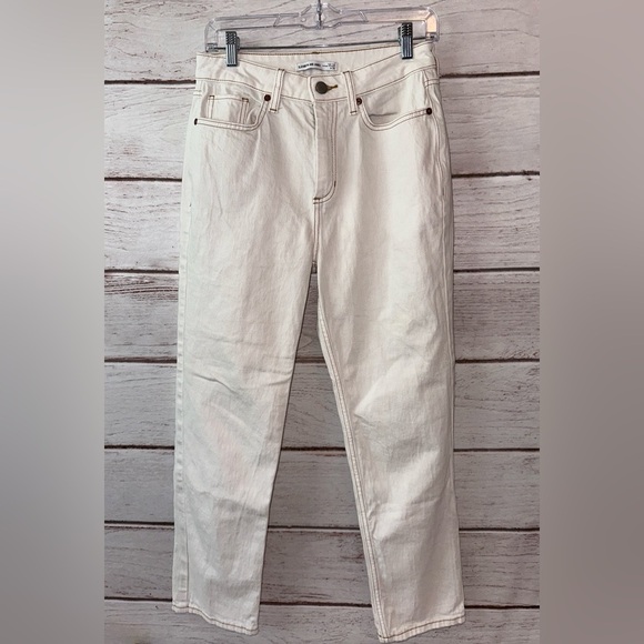 Elizabeth And James Women's Size 6 High-Rise Vintage Straight Jeans
Summer - Picture 1 of 6